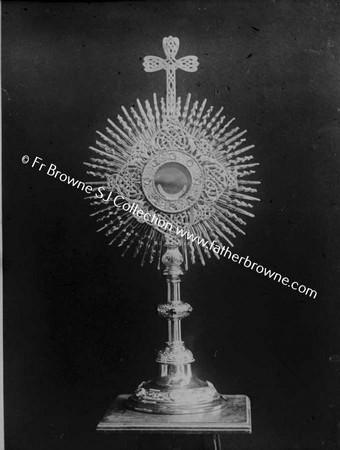 MONSTRANCE